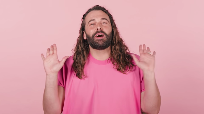 Jonathan Van Ness’s T-Shirt complements the wall behind him Jonathan Van Ness’s T-Shirt complements the wall behind him
