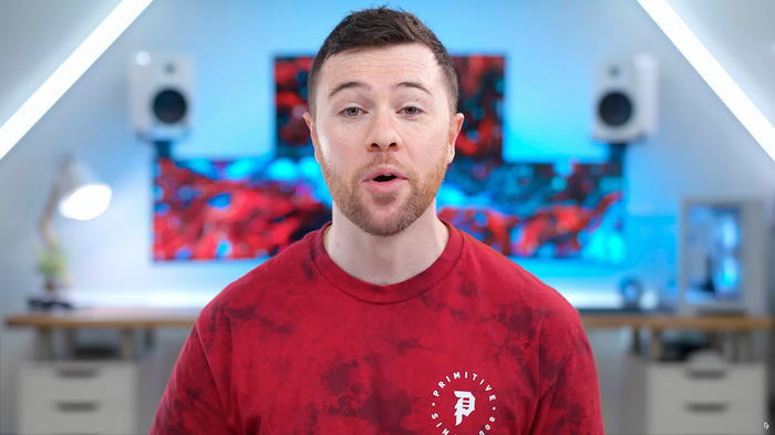 YouTuber randomfrankp uses various light sources in his background, from the desklight, to strip lights, computer monitors and even his computer. YouTuber randomfrankp uses various light sources in his background, from the desklight, to strip lights, computer monitors and even his computer.